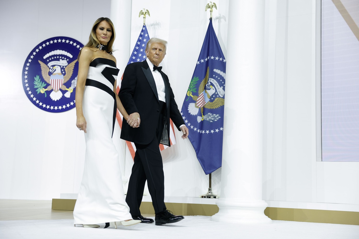 Cum a apărut Melania la discursul lui Donald Trump în fața Congresului. Suma colosală pe care a plătit-o pentru sacoul Dior