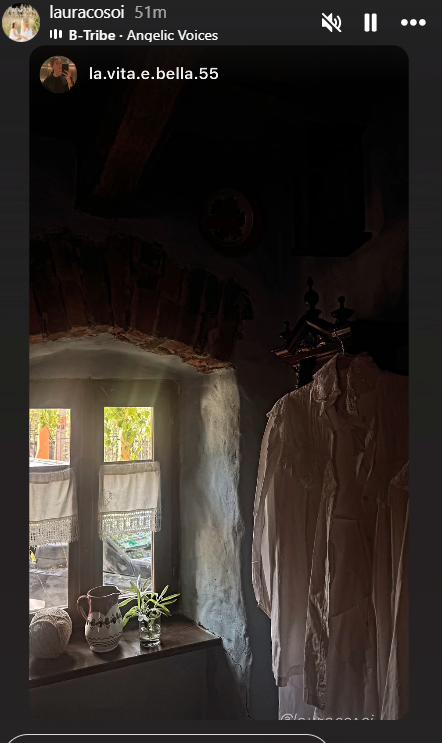 Ținuta purtată de Laura Cosoi la botezul Ninei a atras atenția tuturor. Imagini cu întreaga familie, în biserica din Maramureș