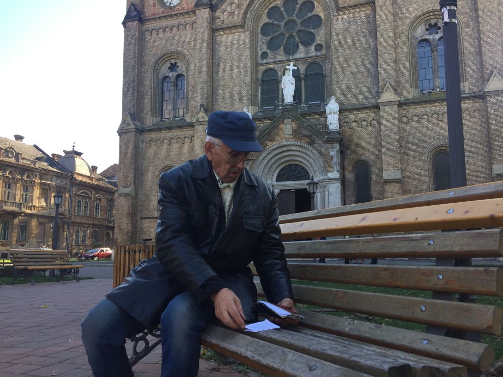 REPORTAJ / Drama unui fost profesor universitar din Timișoara. Bolnav de Parkinson, Vasile Solomeș a ajuns pe străzi, renegat de familie