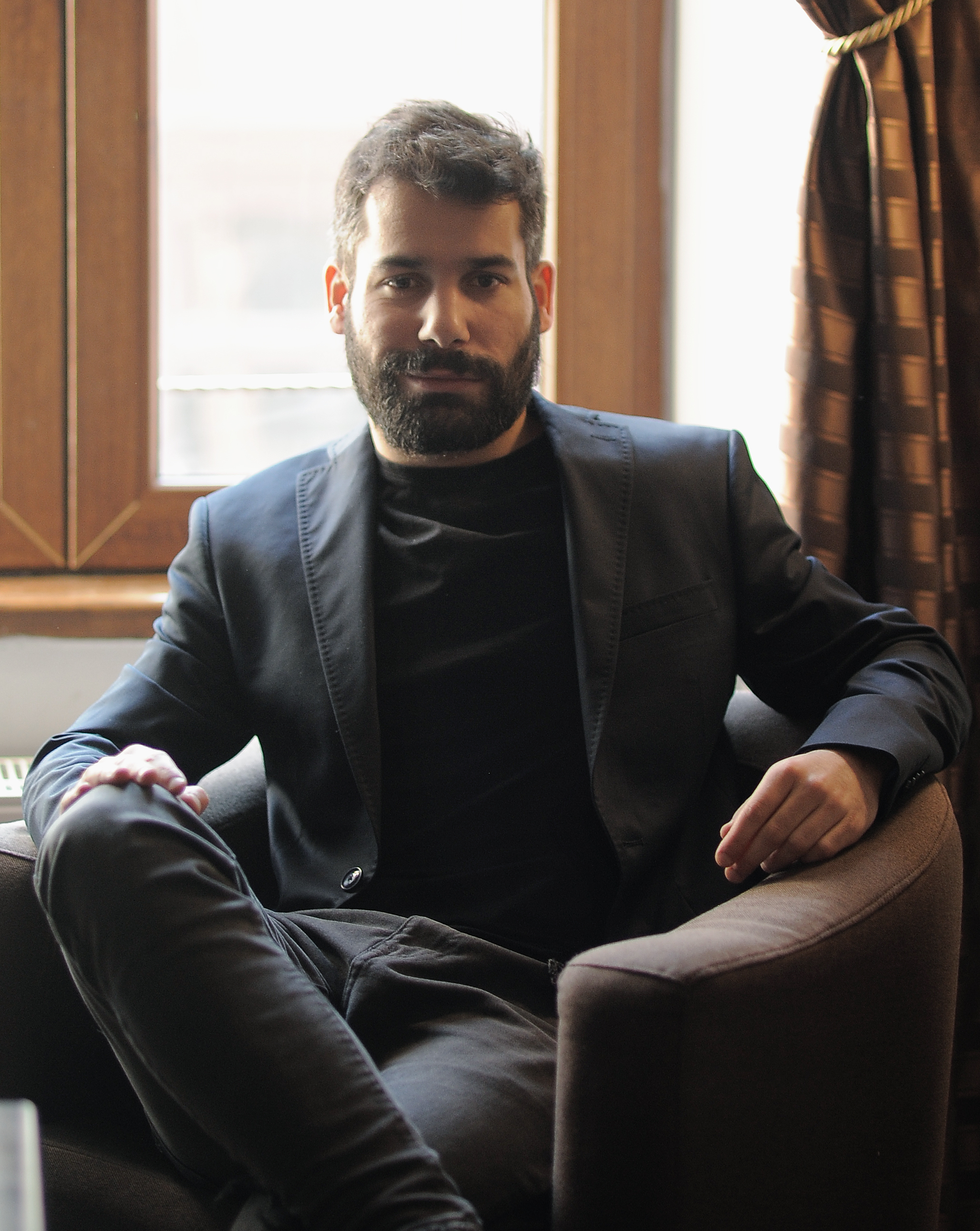 REPORTAJ/ A fost abandonat de mama sa într-un orfelinat, dar a ajuns în semifinala Eurovision. Save, portretul unui învingător/FOTO
