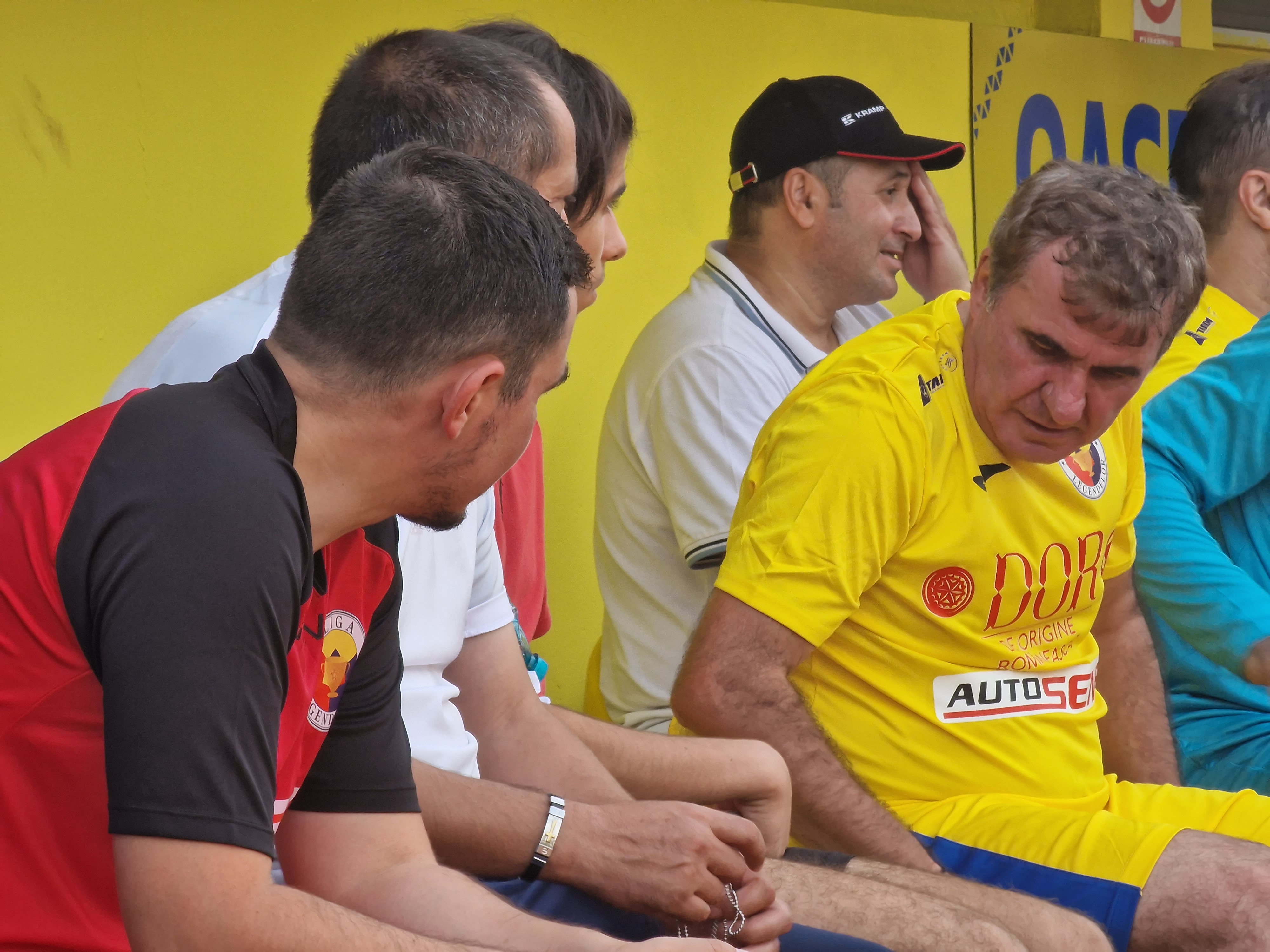 REPORTAJ. Cum au ajuns pe aceeaşi bancă Hagi şi părintele Balaban din Dăeni: Meci la Slobozia pentru copiii bolnavi de cancer