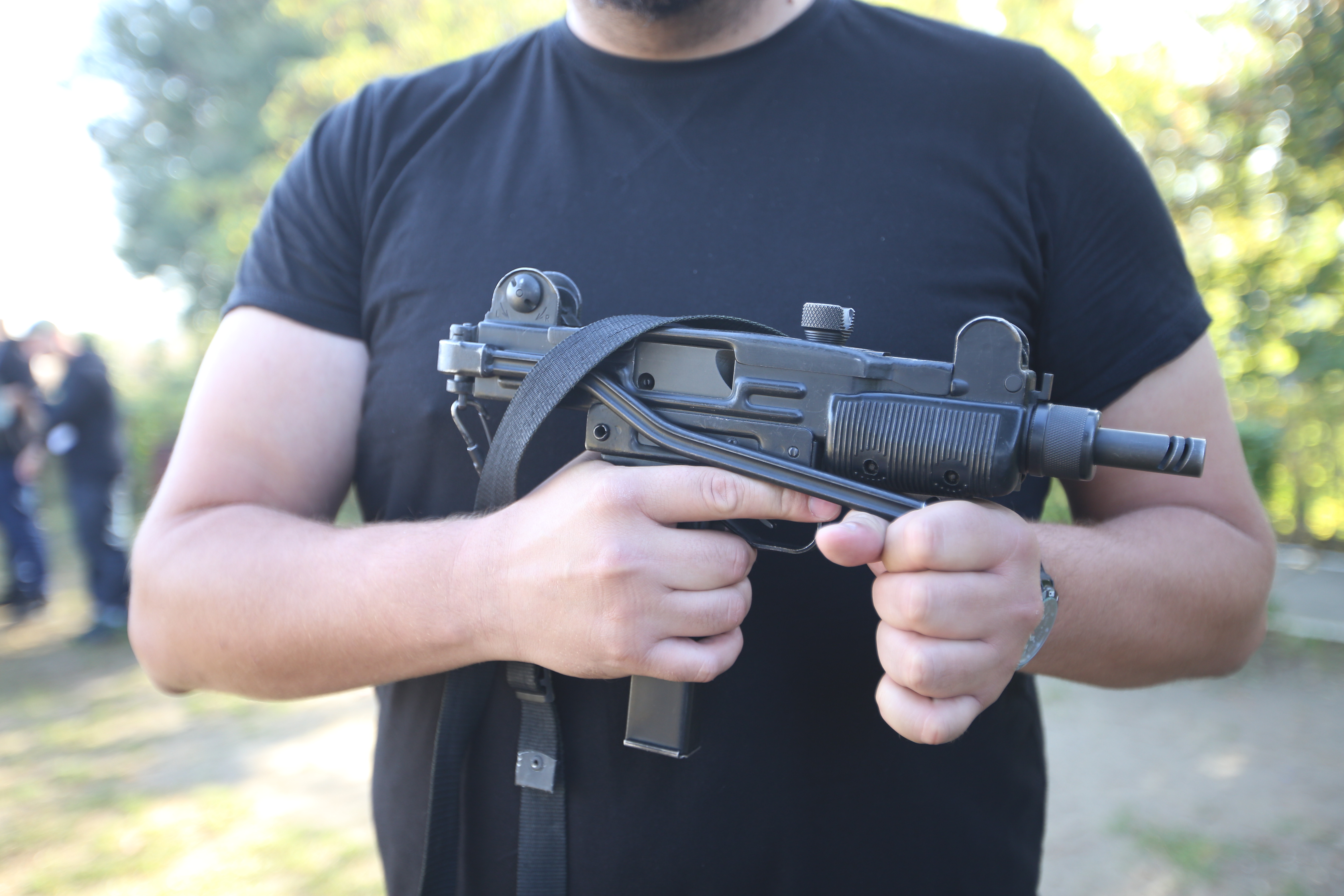 VIDEO | Reportaj cu arma-n mână. Am testat mitraliera NATO și pistolul pentru luptă urbană