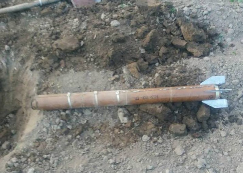 O rachetă a aterizat în curtea unei familii din Botoșani. Oamenii s-au speriat și au sunat la 112 / FOTO