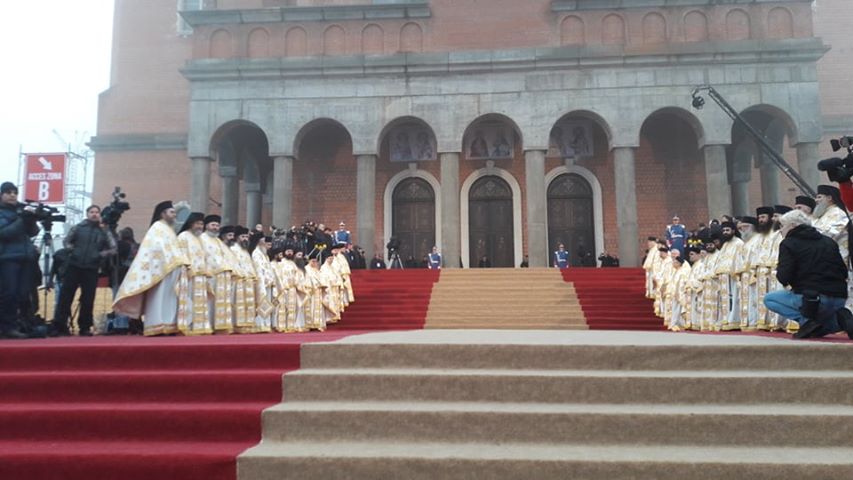 FOTO&VIDEO/ Imagini de la slujba de sfințire a Catedralei Mântuirii Neamului. 100 de preoți și zeci de mii de credincioși participă la evenimentul istoric