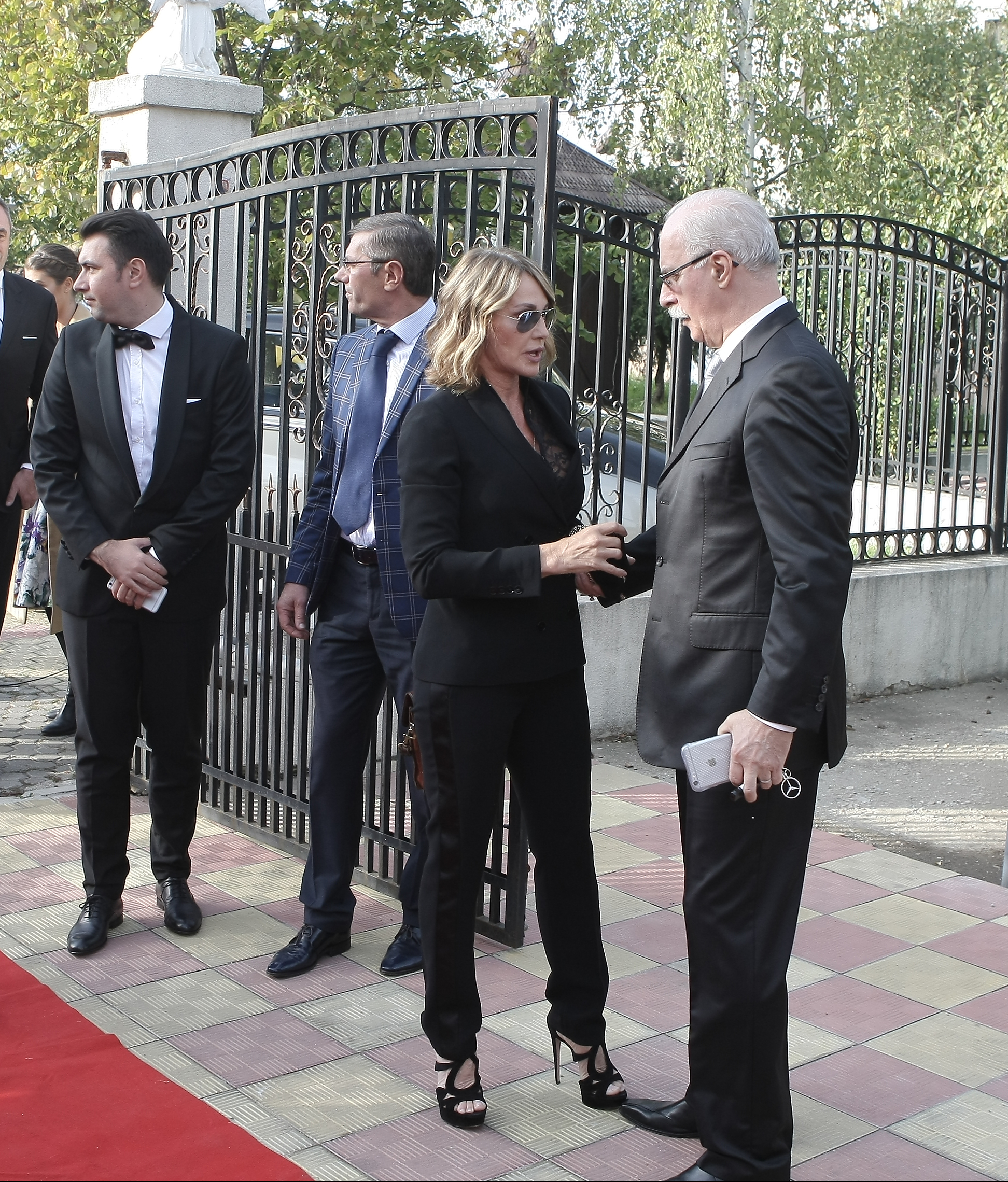 Andreea Răducan s-a măritat! Cum arată în rochia de mireasă și ce invitați de marcă are fosta gimnastă | GALERIE FOTO