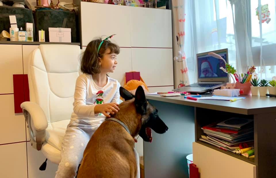 Imagini cu casa în care locuiește Livia Graur: „Am un stâlp de rezistență în mijlocul sufrageriei”
