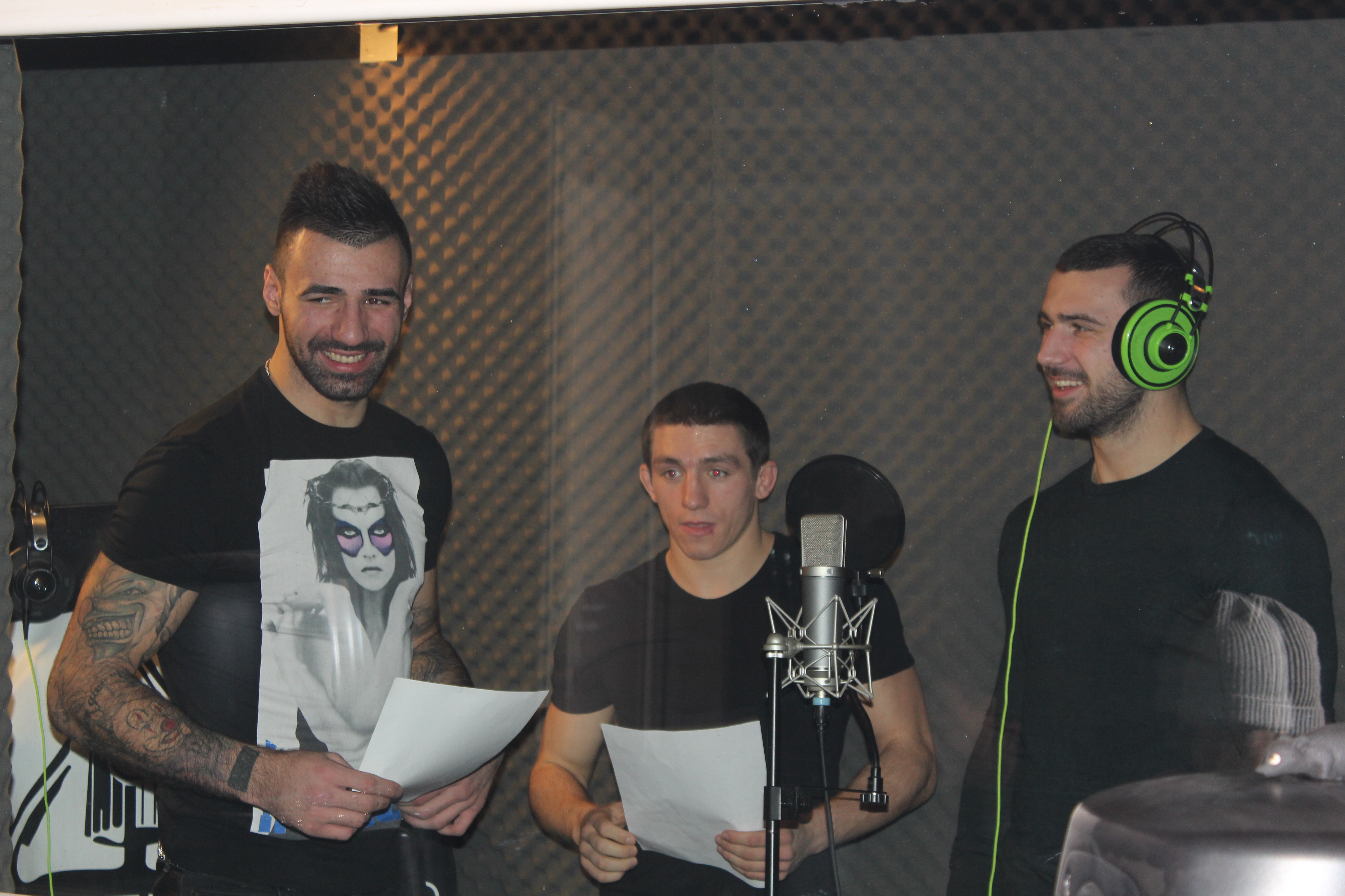 EXCLUSIV / Primiți cu colindul? Luptătorii Superkombat au intrat în studio! GALERIE FOTO&VIDEO