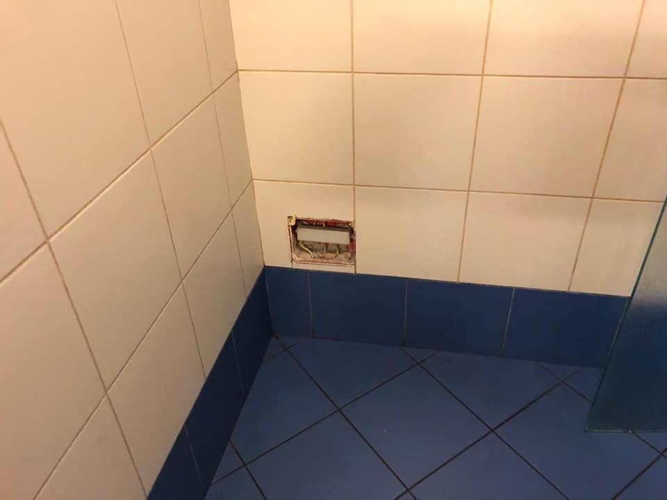 Dezastrul găsit de ministrul Transporturilor la Aeroportul Otopeni: „O mizerie de nedescris în toalete". Directorul aeroportului a fost demis