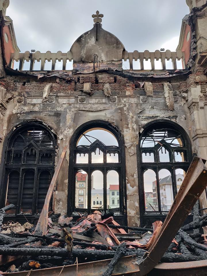Cum arată Palatul Episcopal din Oradea după incendiul devastator. Imagini din interiorul clădirii de patrimoniu, publicate de Prefectura Bihor