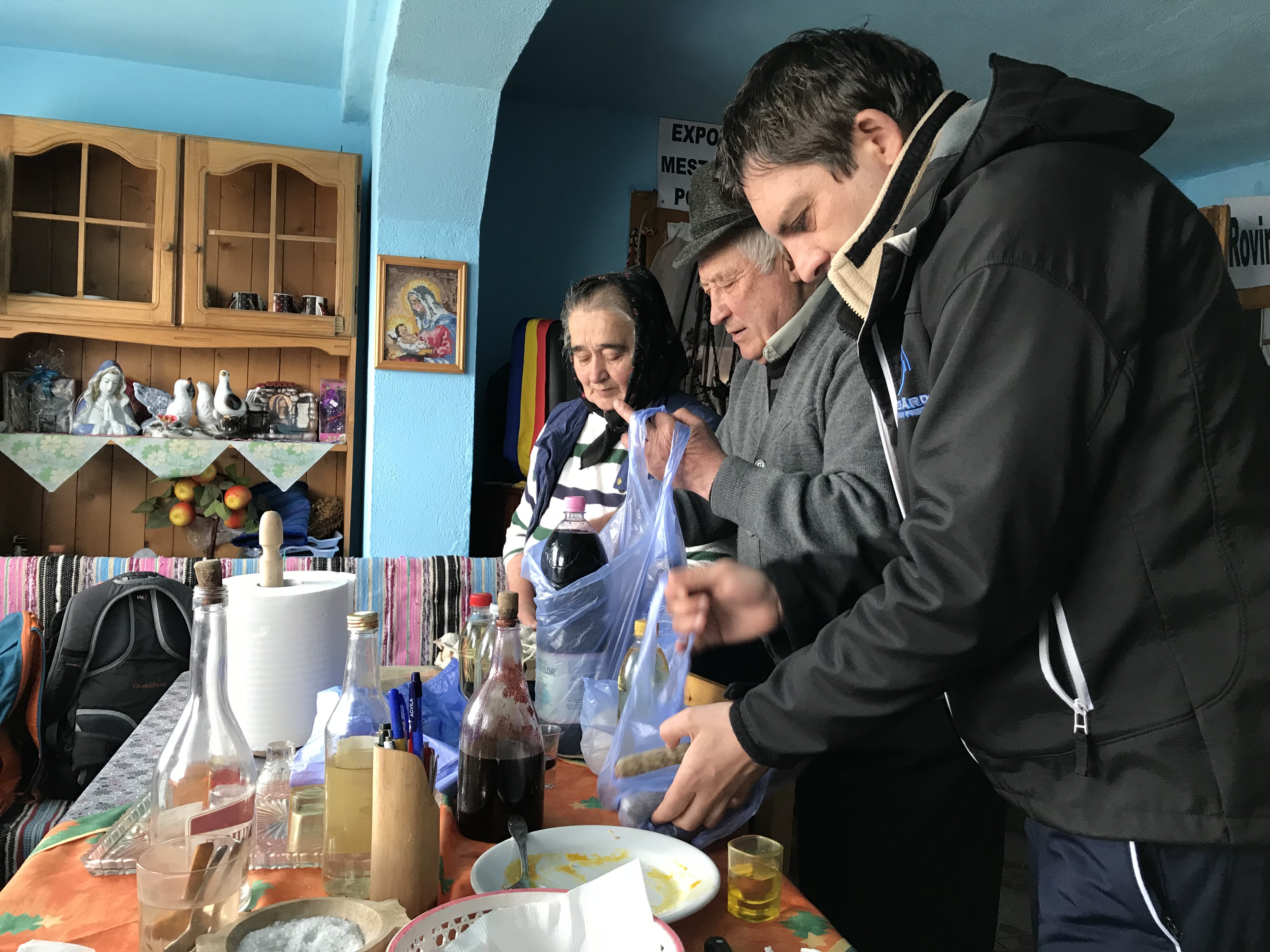 FOTO&VIDEO | Ultima tulnicăreasă din Apuseni. La Pătrăhăițești, în Alba, acasă la tanti Paraschiva, ascultând sârba moților și cum curge Arieșul