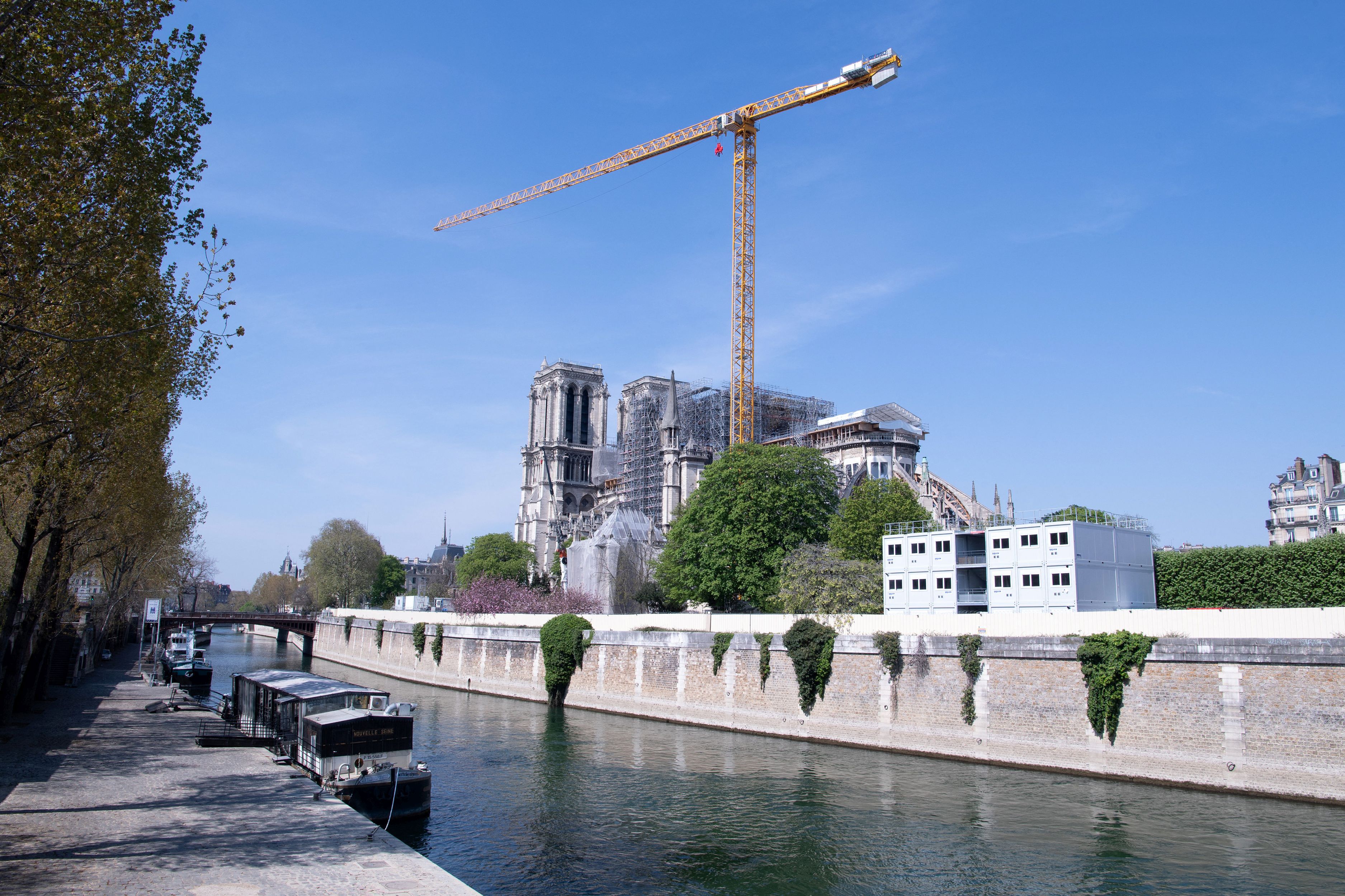 Cum arată Catedrala Notre-Dame, la un an de la incendiul devastator. O mică slujbă va fi ținută în Vinerea Mare a catolicilor