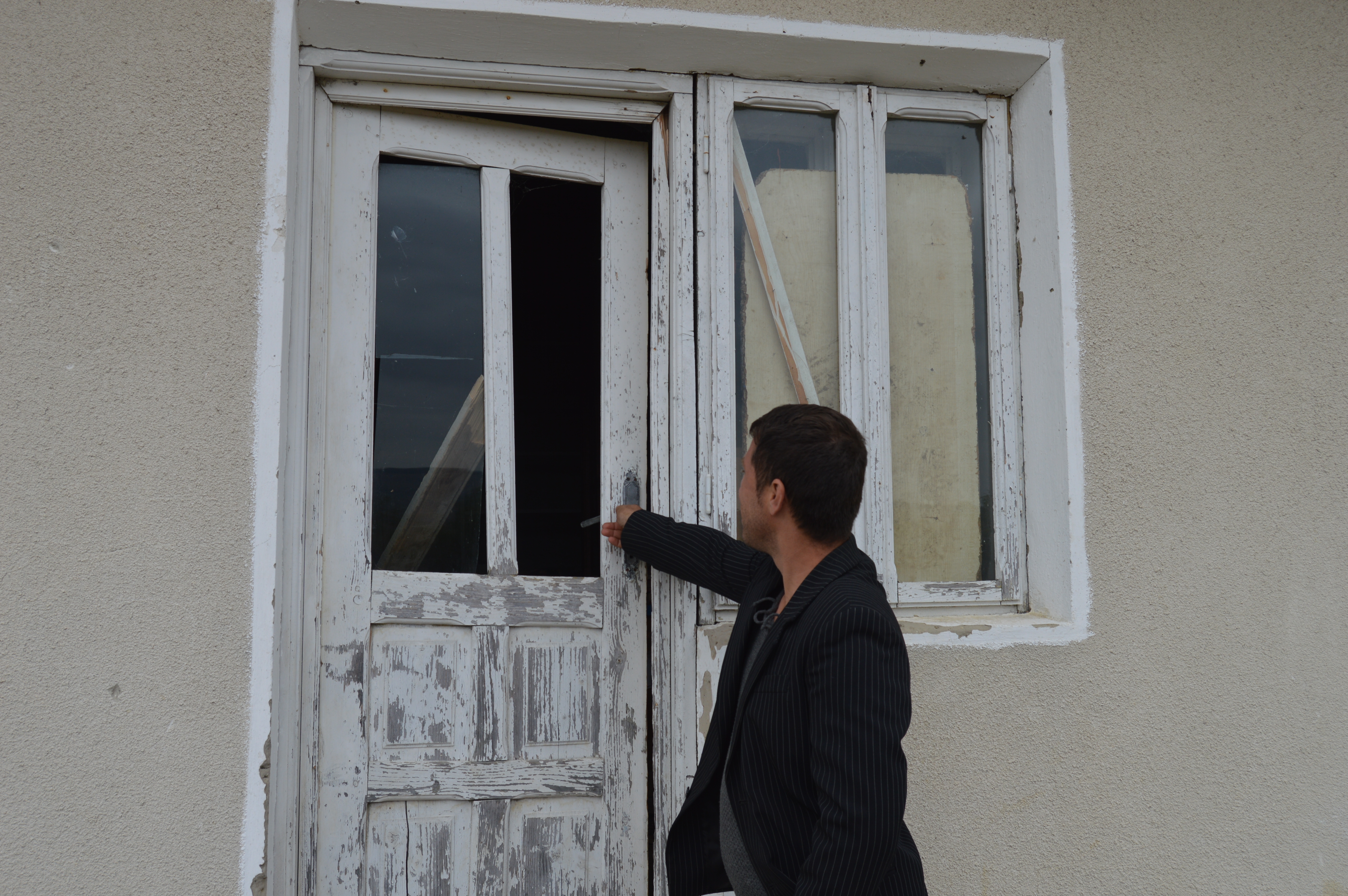VIDEO REPORTAJ| Condiții de neimaginat pentru elevii unei școli din Vaslui. "Împart" cu șoarecii cornul de la Guvern și aleargă prin curte ca să se "dezmorțească" de frig