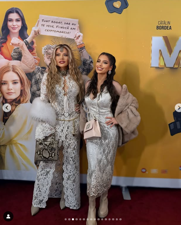 Cum au venit îmbrăcate Loredana Groza și fiica ei la premiera filmului „Mentorii”. Ținutele lor din dantelă au atras privirile tuturor