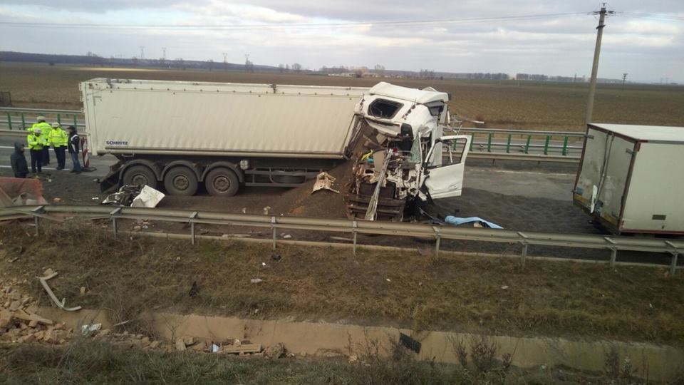 Accident pe Autostrada Soarelui.  Două persoane au murit. Traficul este blocat VIDEO