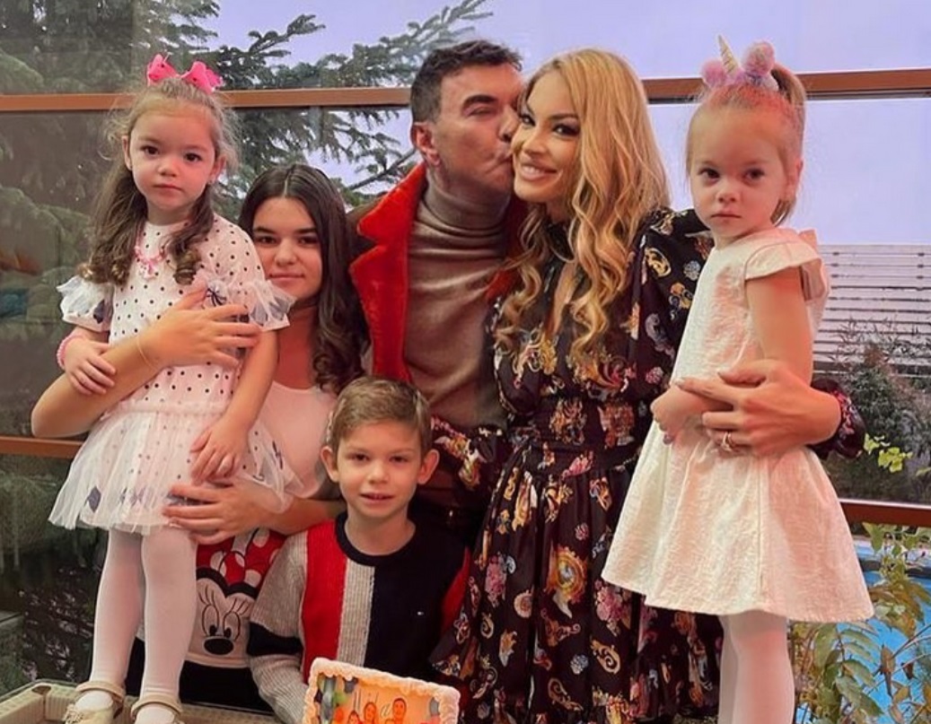 Cristi Borcea va petrece Crăciunul alături de cei 9 copii ai săi. Valentina Pelinel: „Au venit și frații din America”