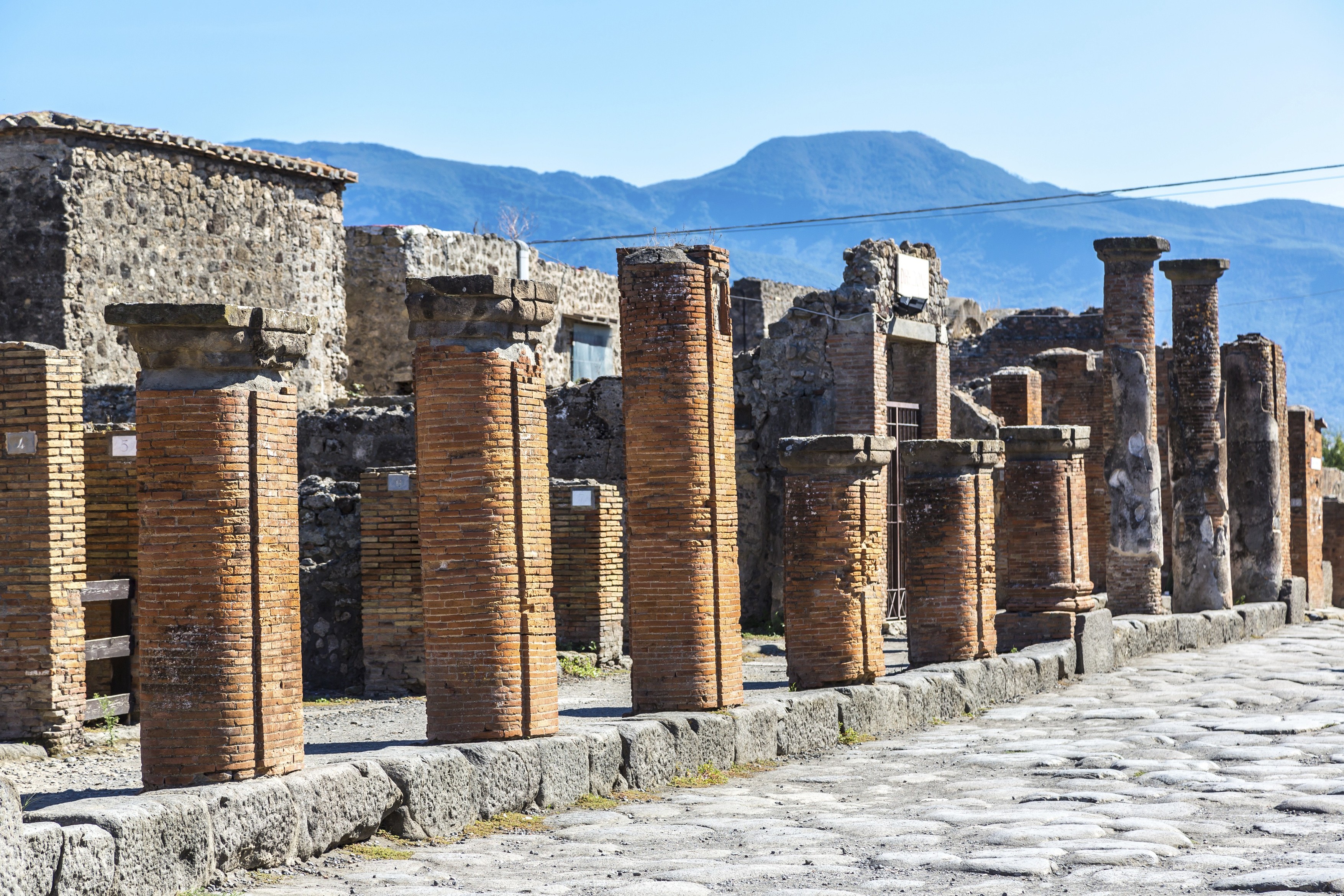 Pompei, misterul care dăinuie de aproape 2.000 de ani: orașul nu a fost uitat după erupția Vezuviului
