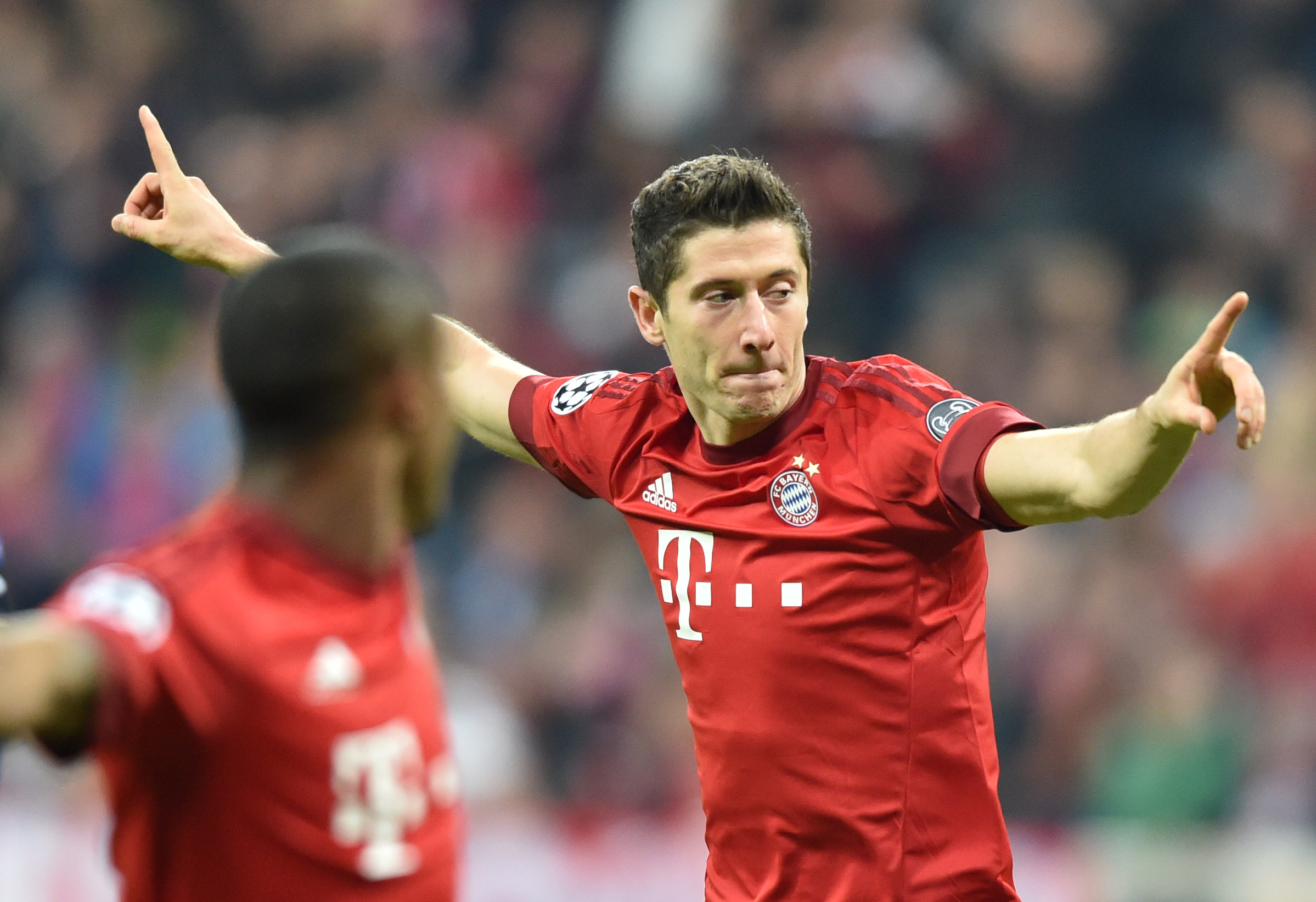 Liga Campionilor, etapa a II-a: Ce măcel, pentru Măţel! Fundaşul român a greşit la primul gol marcat de Bayern Munchen. Barcelona a suferit enorm fără Messi. Rezultat-bombă în Belarus. Jose Mourinho nu s-a simţit ca acasă la Porto, Chelsea a "furat-o" / GALERIE FOTO
