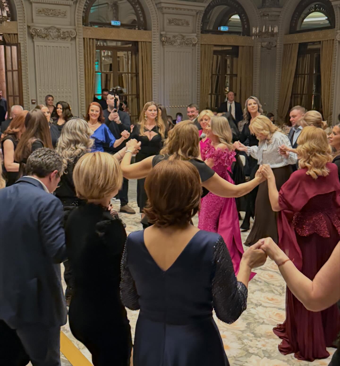 Gabriela Firea și-a botezat nepoțica. Cum a apărut la petrecerea unde atmosfera a fost întreținută de Mirela Vaida: „O seară cu emoție”