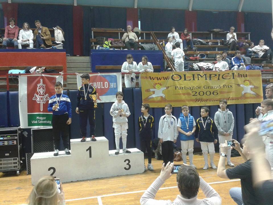Trei spadasini români, învingători la Circuitul Internațional de spadă ”Olimpici”, de la Budapesta / FOTO