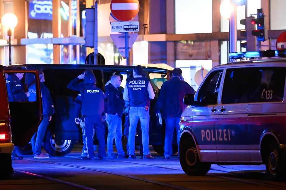 UPDATE | 14 arestări, după atacul terorist din Viena soldat cu 4 morți și 23 de răniți