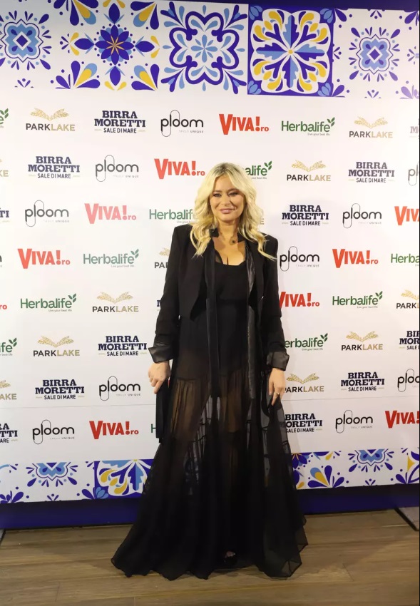 Cum s-au îmbrăcat vedetele la VIVA! Influencers Party 2024. Elena Gheorghe a făcut furori într-o rochie mini, iar Laura Cosoi într-una transparentă