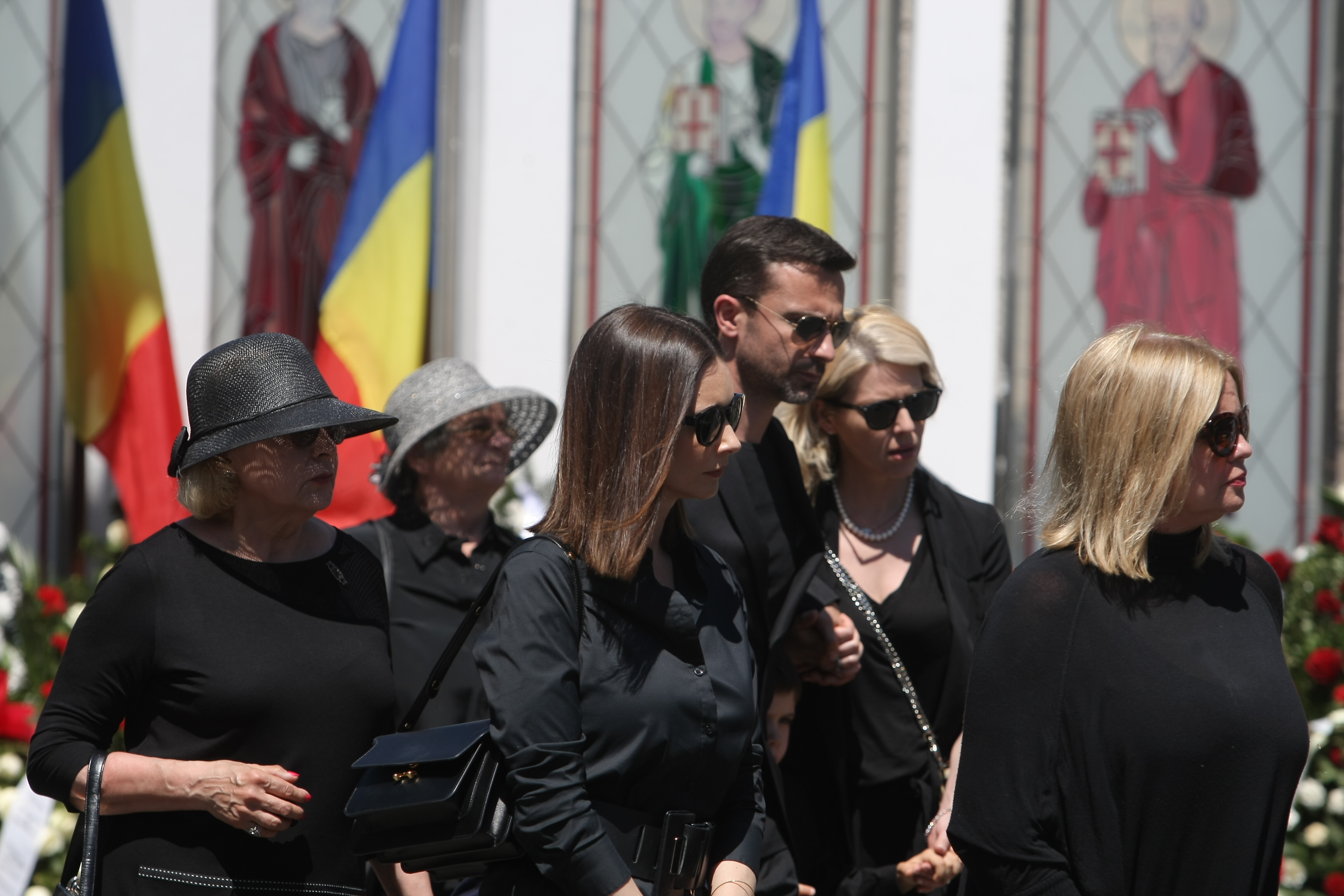 GALERIE FOTO&VIDEO/ Cristian Țopescu, înmormântat cu onoruri militare, la Cimitirul Ghencea Militar din București