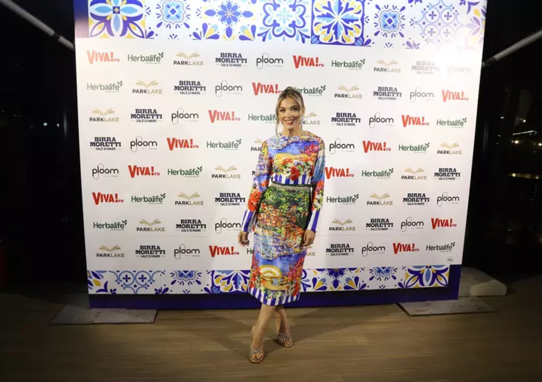 Cum s-au îmbrăcat vedetele la VIVA! Influencers Party 2024. Elena Gheorghe a făcut furori într-o rochie mini, iar Laura Cosoi într-una transparentă