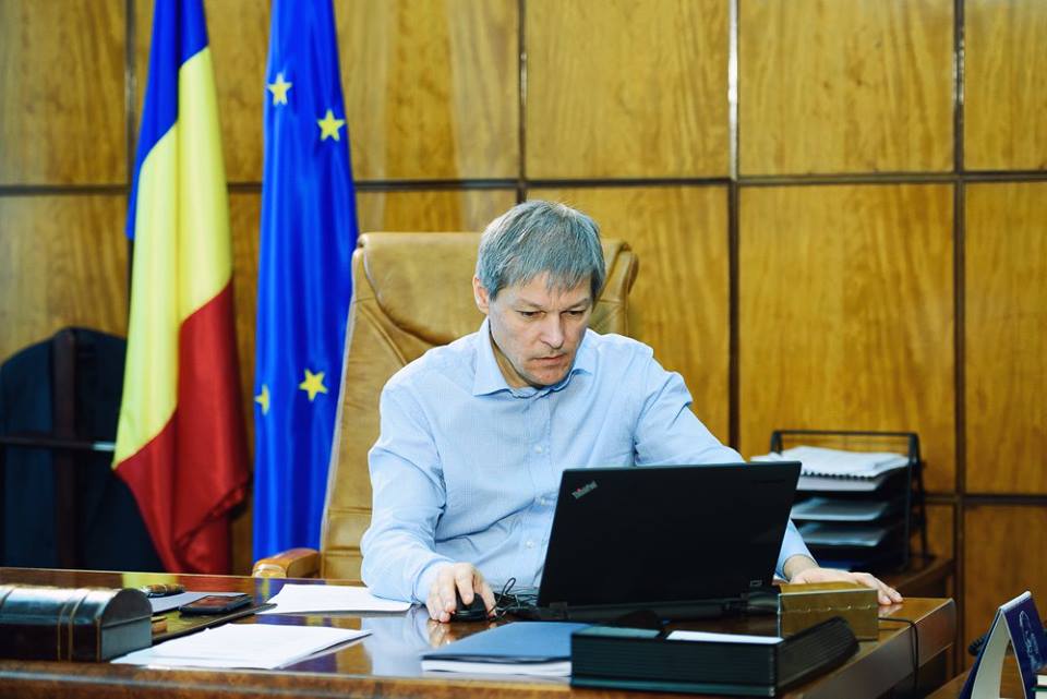 Atunci și Acum | Dacian Cioloș, inginerul agronom ajuns șef al Executivului, în prima guvernare tehnocrată a României