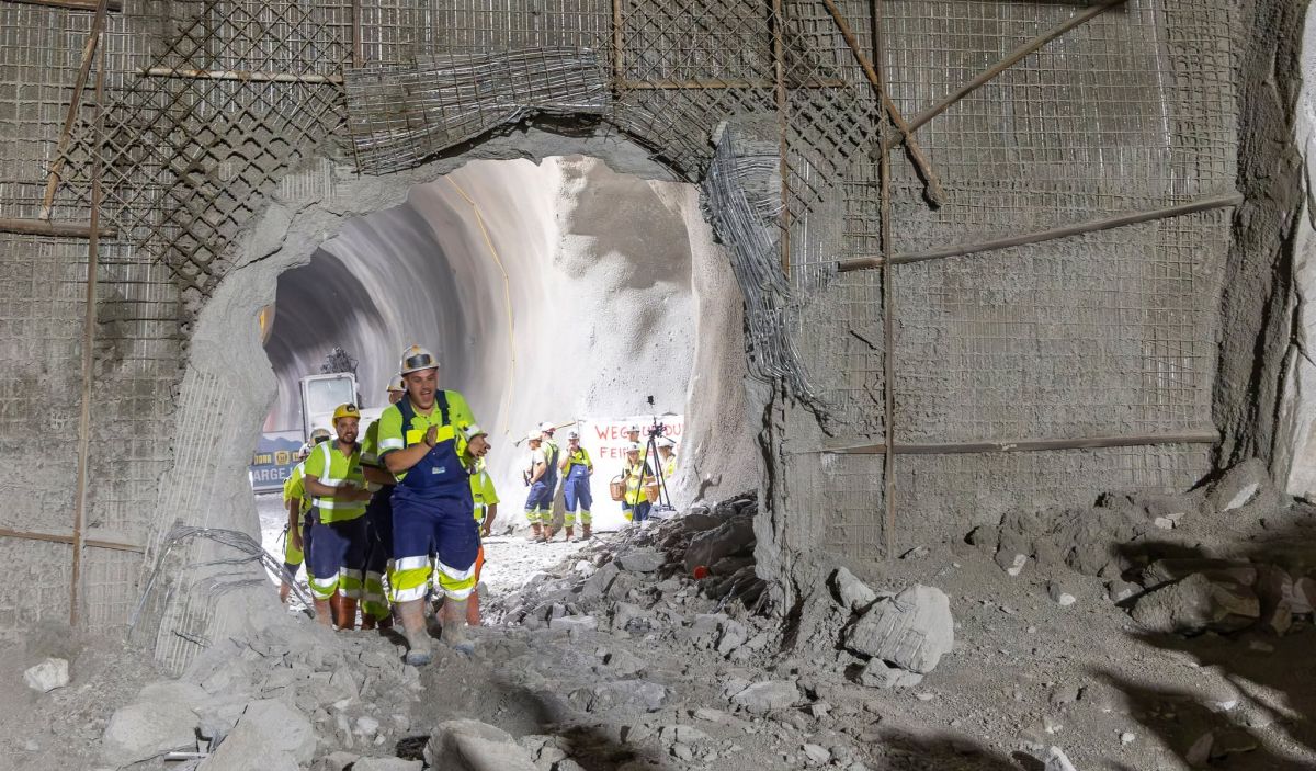 Are 55 km și va costa 10 miliarde de euro: tunelul mamut Brenner care leagă două țări prin inima Alpilor a fost străpuns