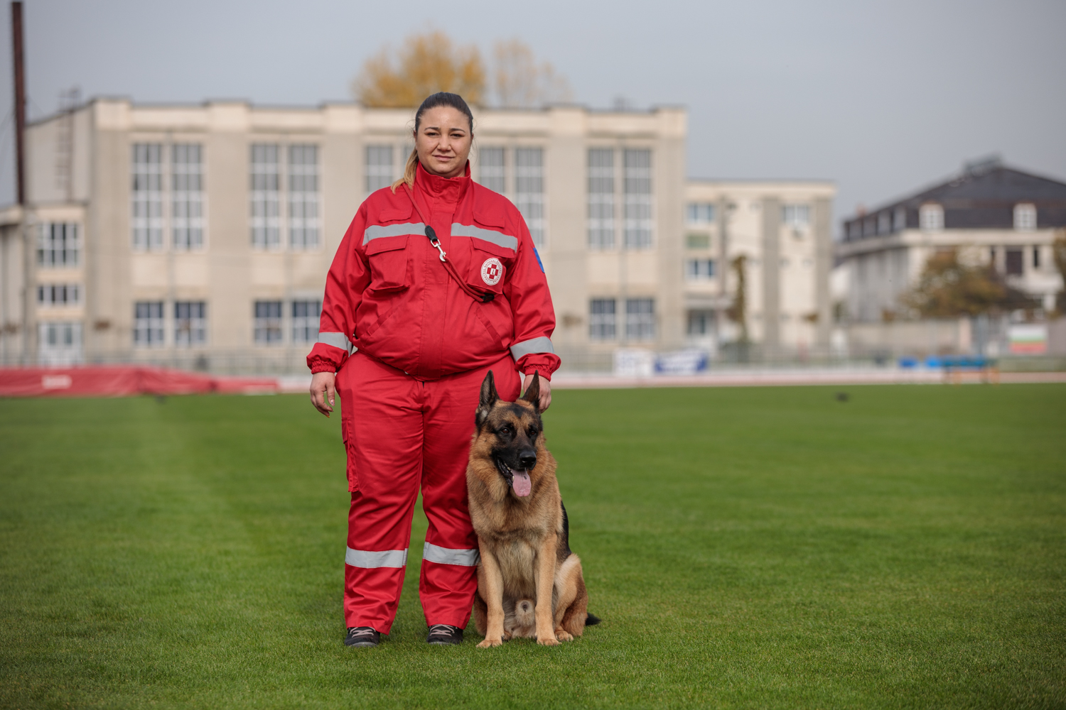 Când cel mai bun prieten al omului îți salvează viața. Cum se pregătesc câinii și voluntarii pentru eventuale catastrofe