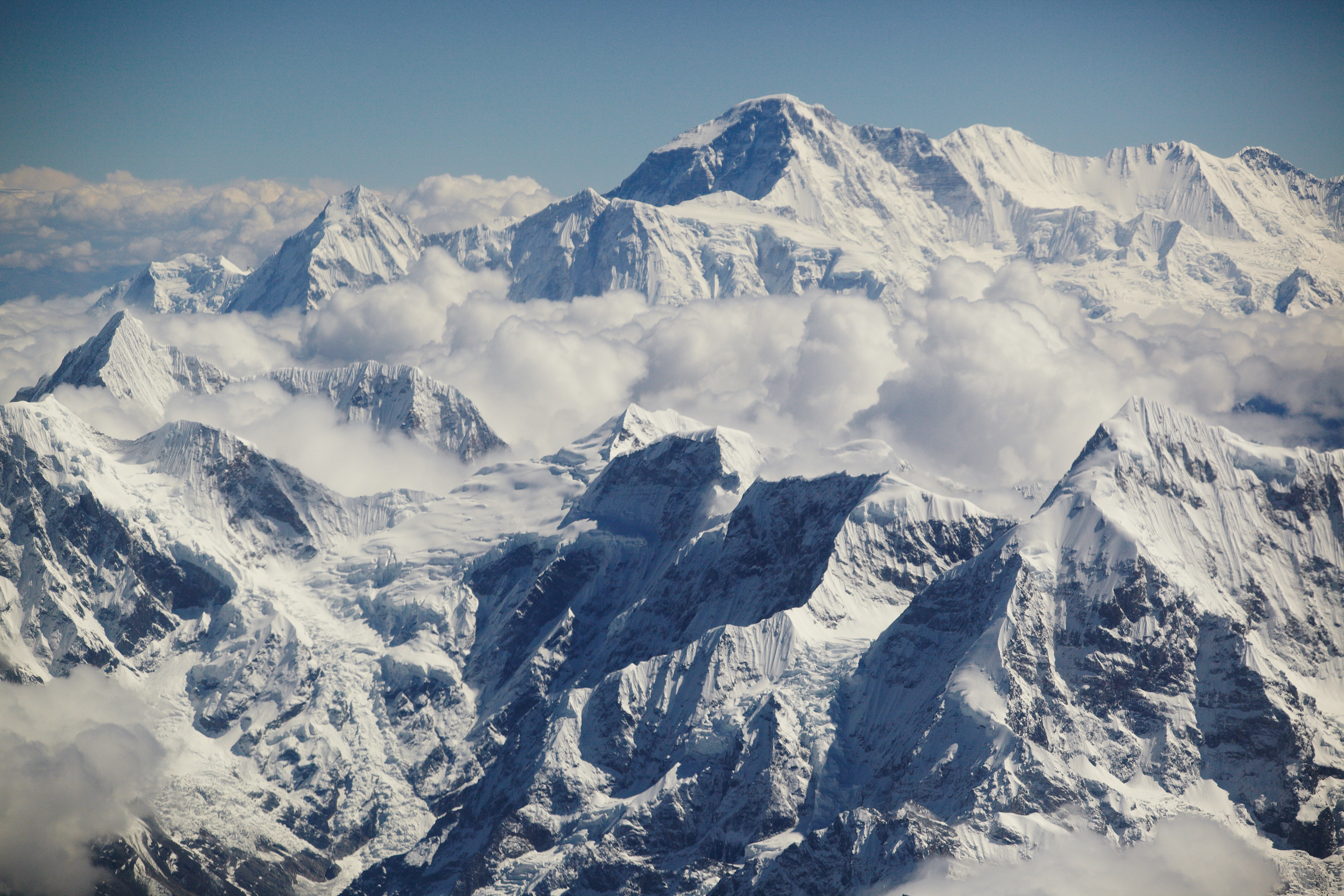 Alex Găvan atacă în condiții extreme un vârf din Himalaya / FOTO & VIDEO