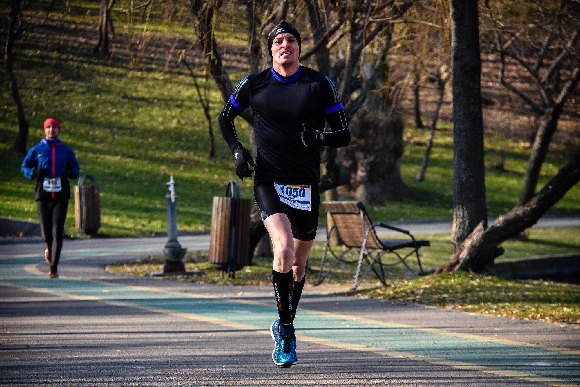 Jandarmul Ionuț Timofte a slăbit 35 de kilograme, iar acum e unul din cei mai buni maratoniști din țară. Lecție de ambiție