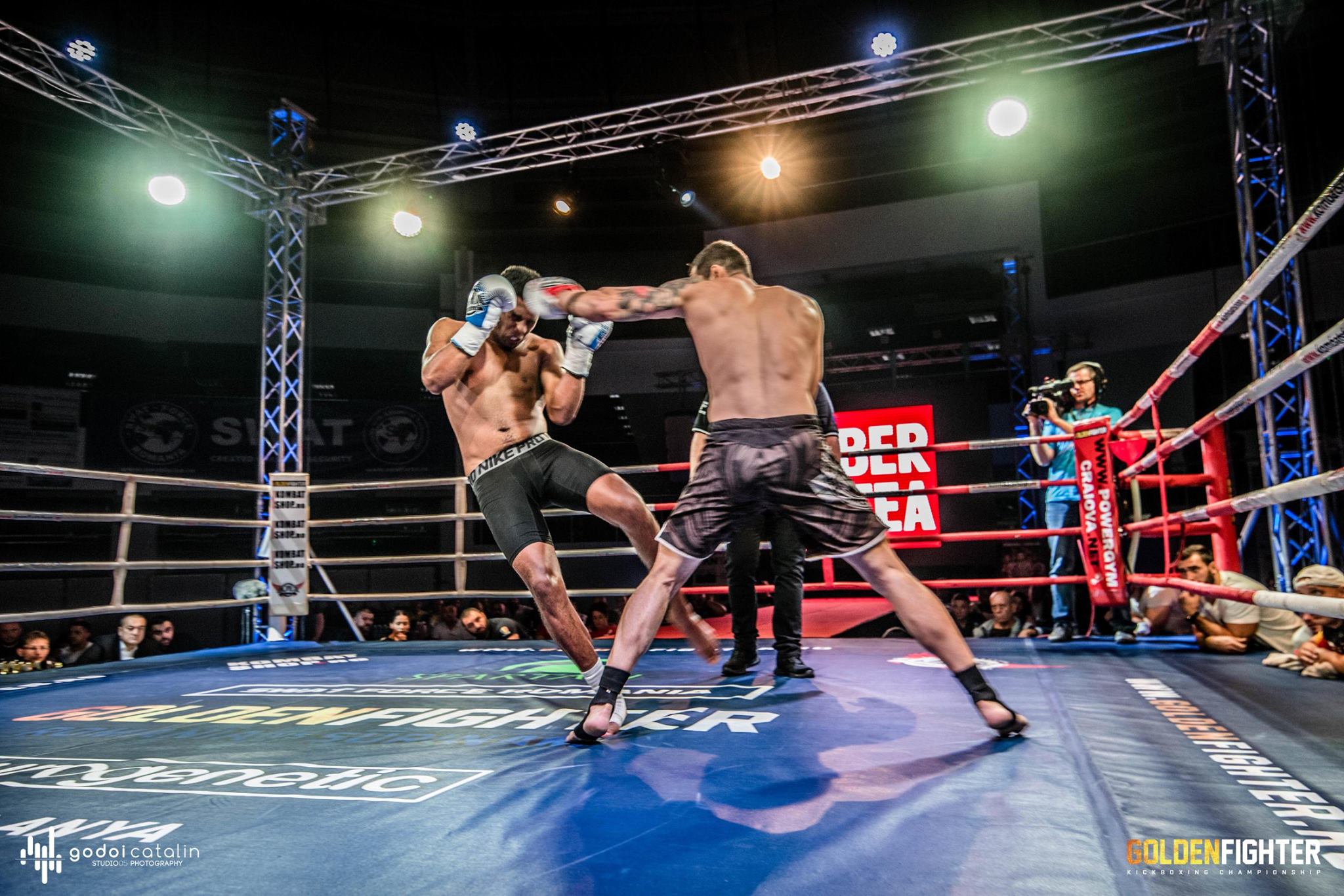 Meciuri spectaculoase la Golden Fighter Craiova. Centura intercontinentală WKU a fost câștigată de Adrian Mitu FOTO&VIDEO