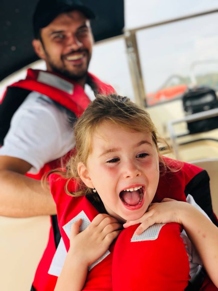 Oana Roman, vacanță în Deltă cu familia. "Am venit ca să-i arătăm Isei frumusețile României" | FOTO