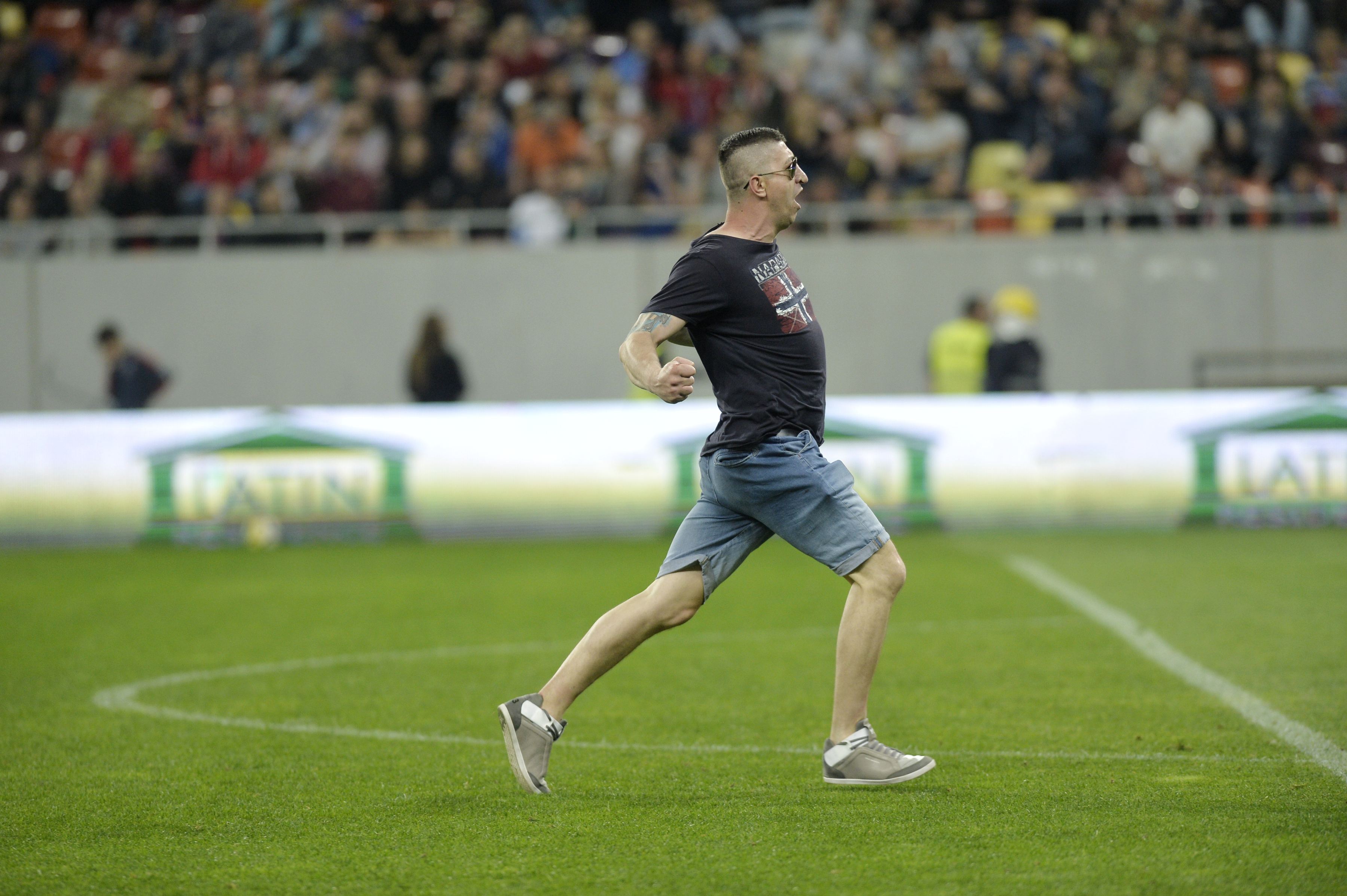 Câți suporteri au fost reținuți de Jandarmerie după meciul Steaua - Rapid: ”Sancțiuni pentru peste 50 de persoane” / GALERIE FOTO