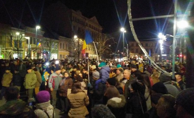 Proteste și în restul țării. Mii de oameni au ieșit în stradă să își strige nemulțumirile