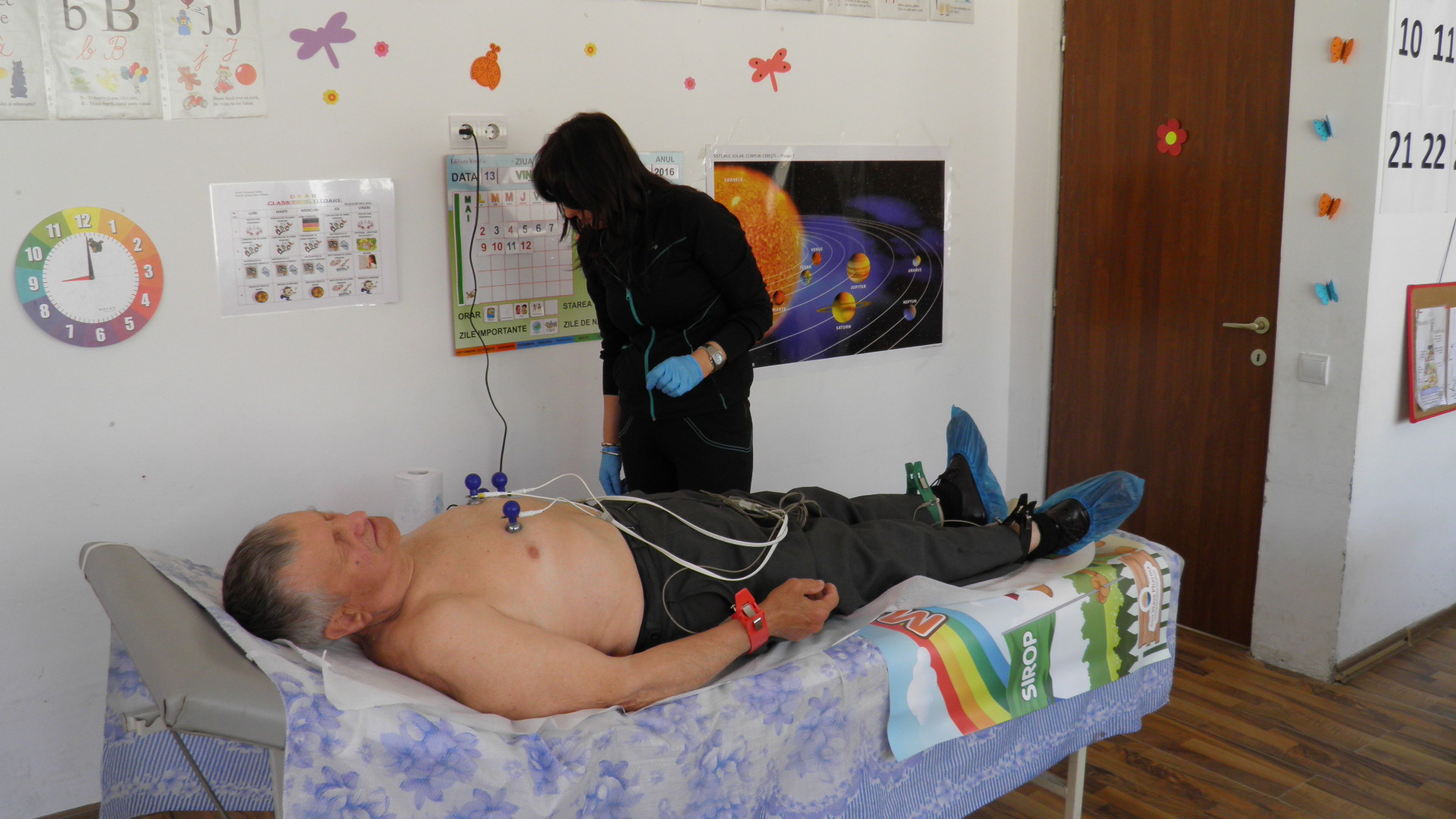Medicii voluntari au bătut ulițele ca să-i consulte pe oamenii de la sate