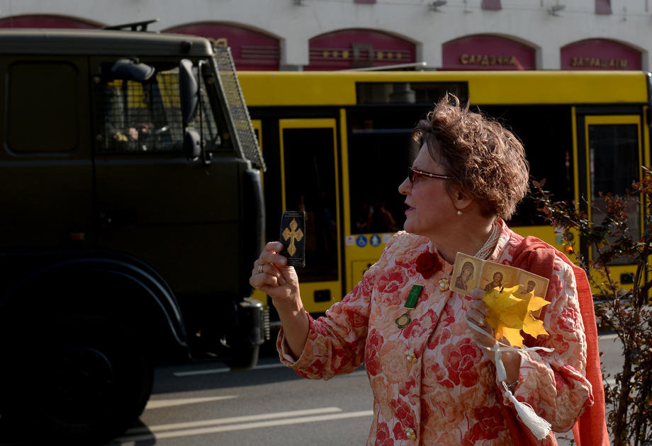 FOTO | Intervenție în forță a poliției din Belarus la o manifestație pașnică a femeilor care protestau față de președintele Lukașenko