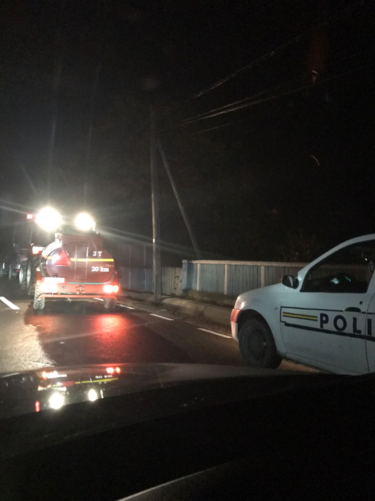 FOTO: Un tânăr din județul Vaslui a fost rănit în urma exploziei unei butelii în locuința sa