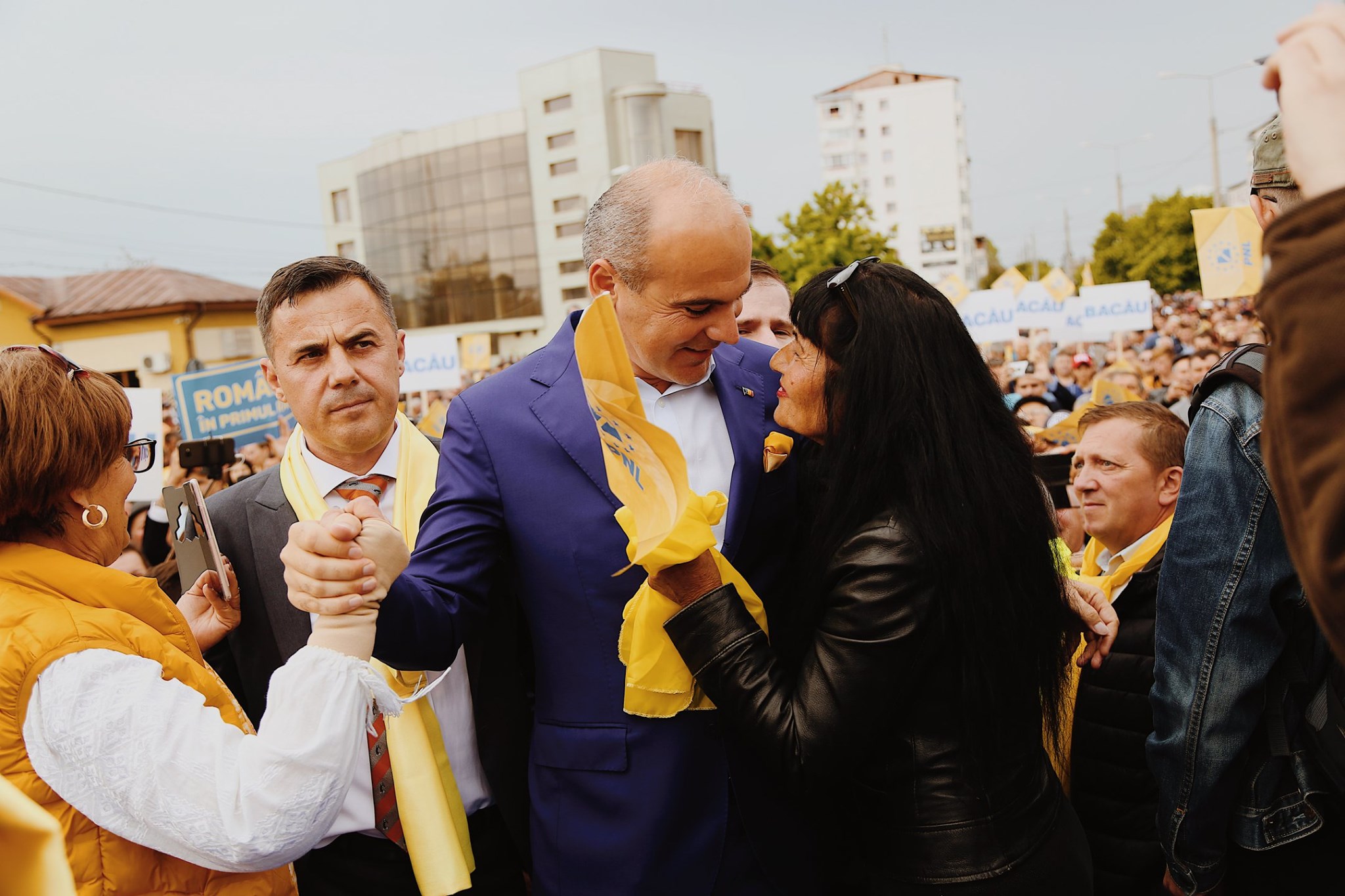 FOTO | Miting PNL la Focşani. Atac dur al lui Ludovic Orban: "Zilele lui Oprişan s-au terminat. Portofele, nu uita, Vrancea nu mai e a ta!"