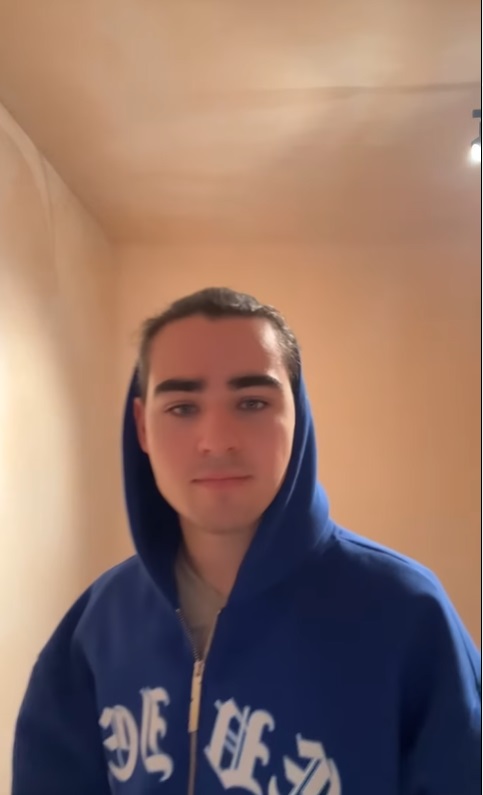Ipostaza în care s-au filmat Radu Ștefan Bănică și sora Violeta. Tânărul actor s-a mutat într-un nou apartament: „Bine pe construcții”