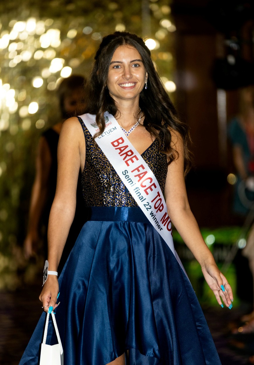 Niciodată în istoria de 100 de ani a Miss Anglia nu s-a mai întâmplat așa ceva: o tânără de 20 de ani concurează fără machiaj. „Defectele noastre ne fac să fim cine suntem” - FOTO