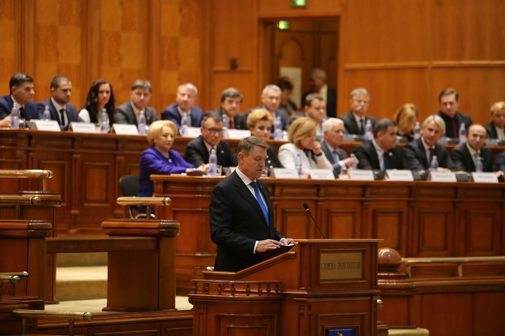 VIDEO / Şedinţă solemnă la Parlament, dedicată Centenarului. Klaus Iohannis: "Mergem în direcția corectă?"; Viorica Dăncilă: "Lansez un mesaj de pace către președintele României"