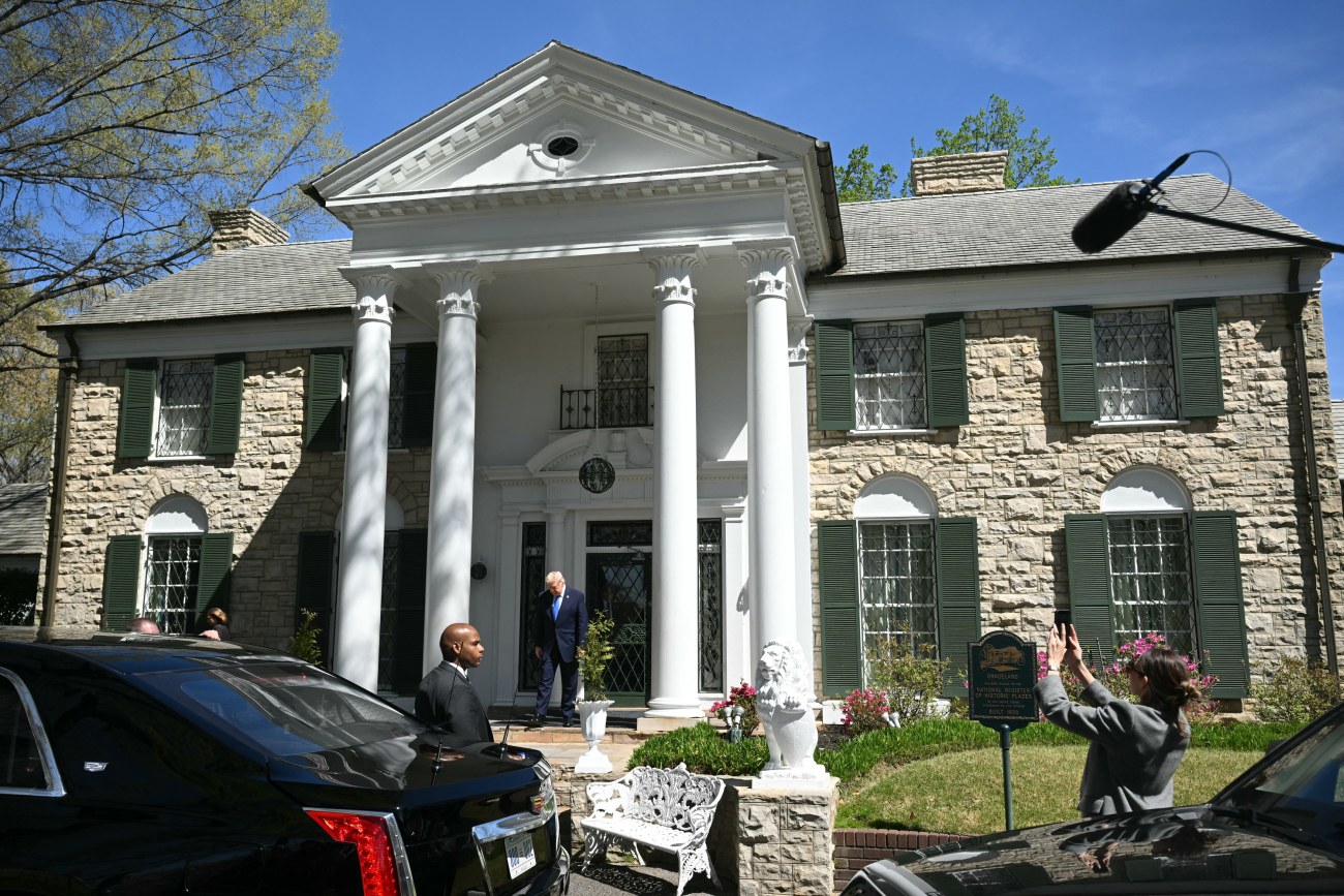 Donald Trump a vizitat pentru prima dată casa lui Elvis Presley, Graceland: „Sunt un mare fan. Știu că și-a iubit mama foarte mult”