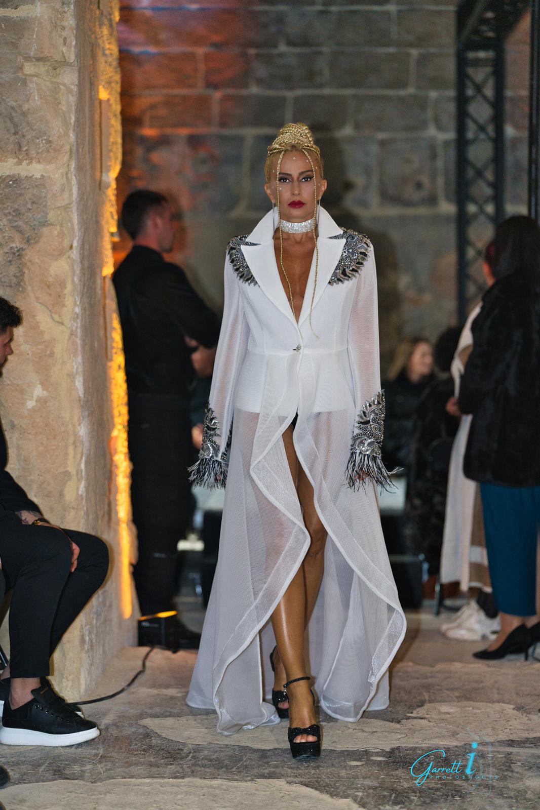 Maraton de prezentări de modă pentru Cătălin Botezatu. Celebrul designer are rar timp de odihnă