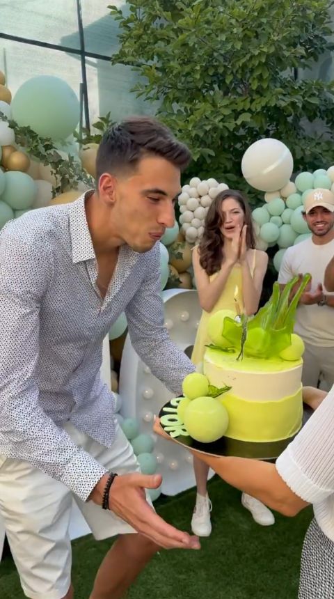 Andreea Bălan a făcut petrecere de ziua lui Victor Cornea