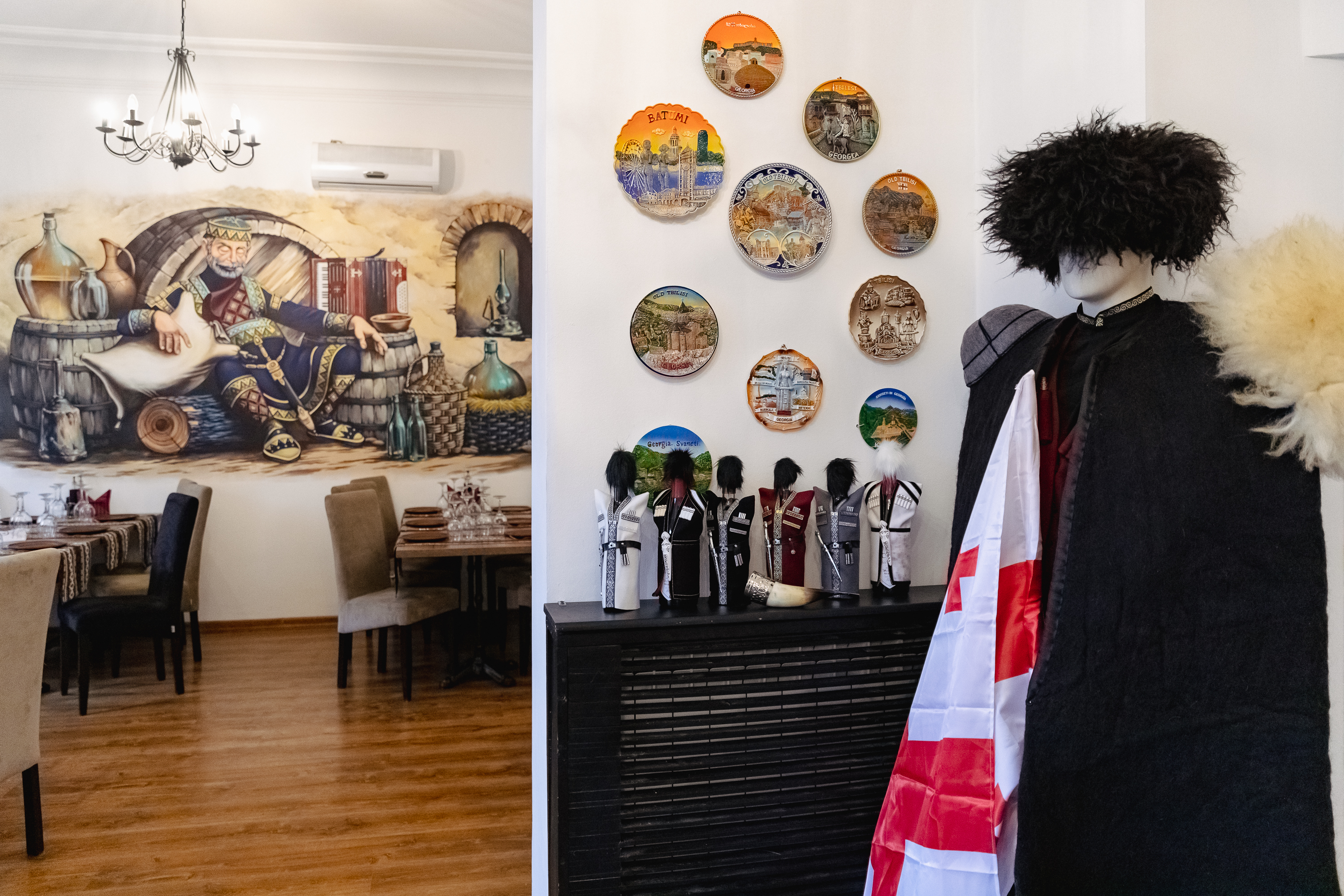 „Românii au încă probleme cu ospitalitatea. La bucătărie și servicii mai aveți de lucru”. Interviu cu un venerabil șef de restaurante venit la București să deschidă un local. La el a mâncat și Putin