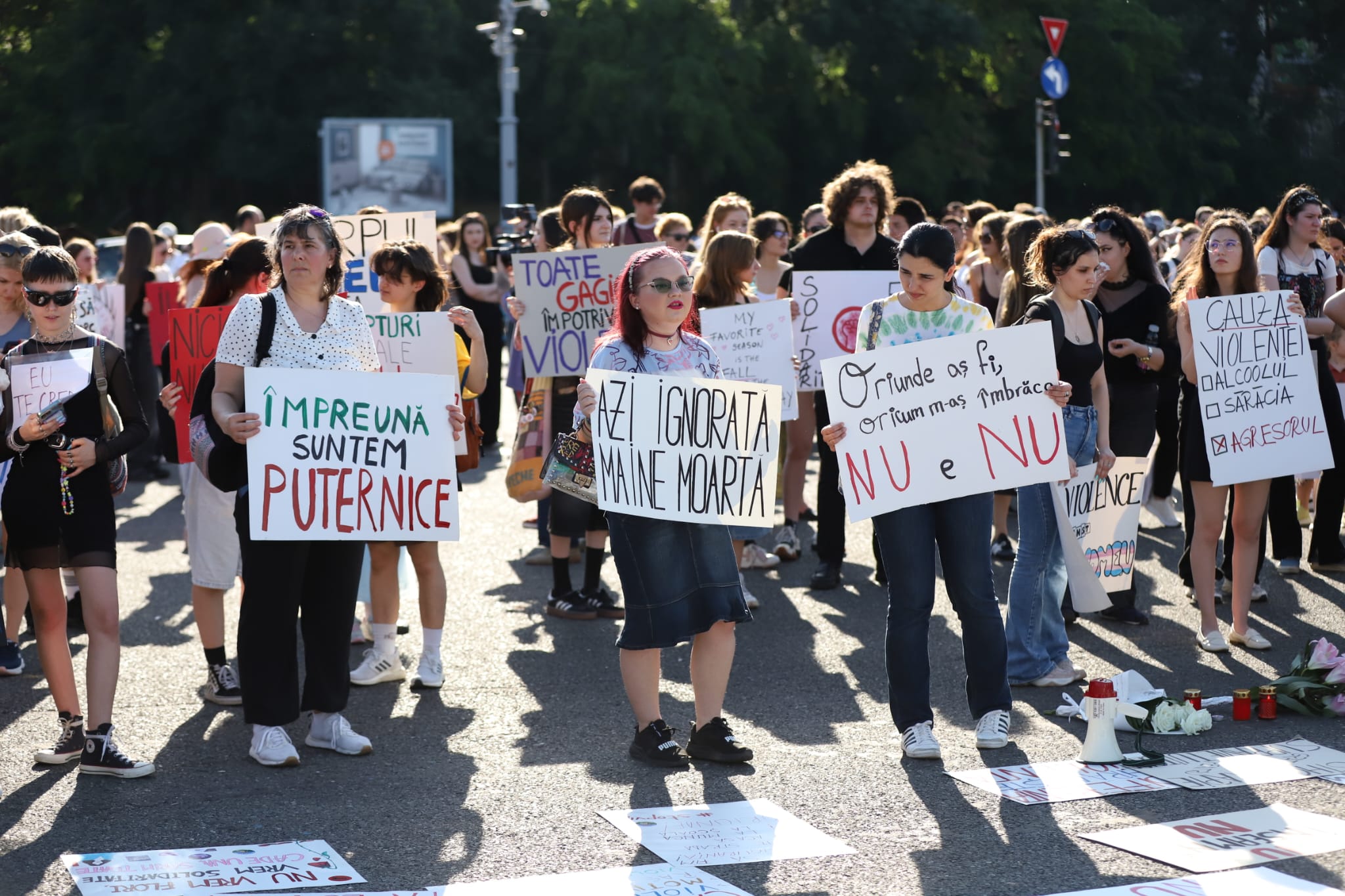 Miting de solidaritate cu femeile victime ale abuzului, în faţa Guvernului, după uciderea Teodorei Marcu. Peste 3.000 de persoane la protest