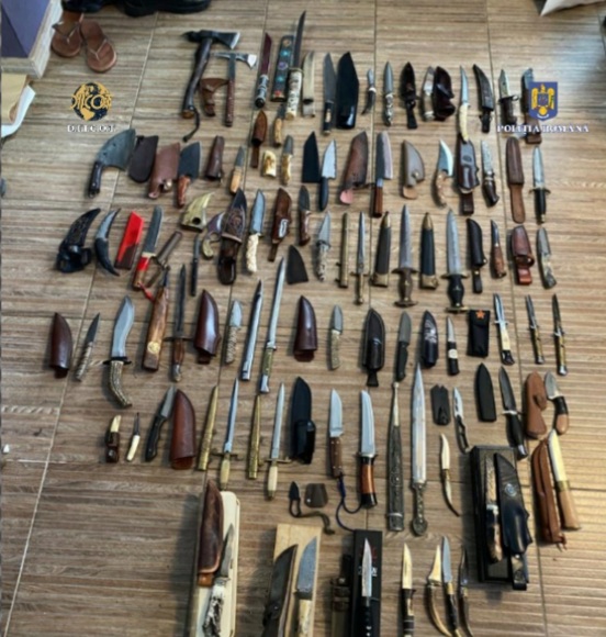 Percheziții în Mureș la traficanți de droguri, unde au fost găsite mai multe arme și sume mari de bani. 7 persoane, reținute