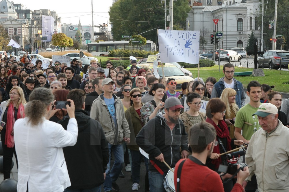 GALERIE FOTO/ Marş împotriva violenţei domestice, în Bucureşti: "Împreună pentru siguranţa femeilor"